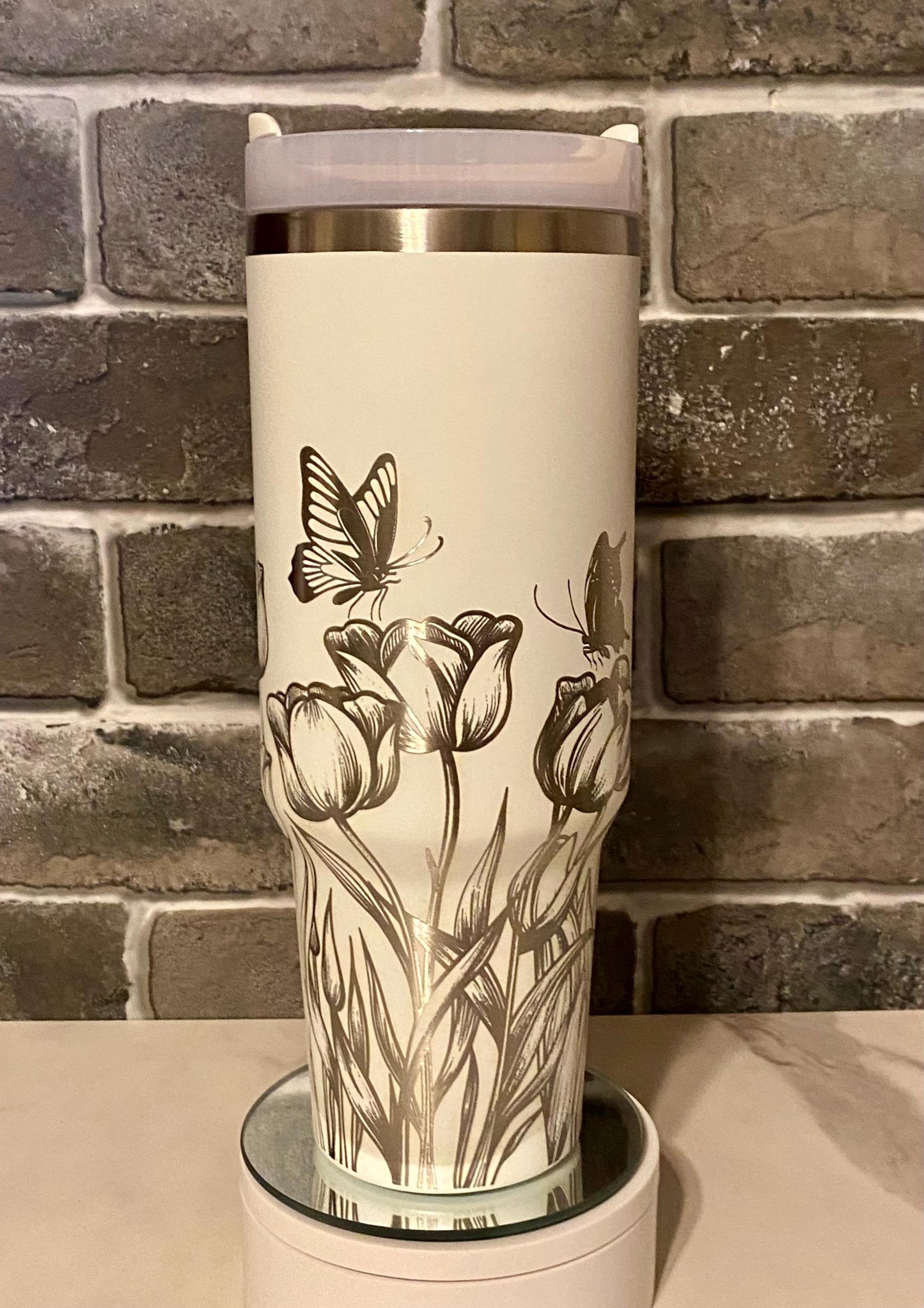 Tulip Laser Engraved Tumbler - Custom Floral Drinkware - Perfect Gift for Garden Lovers, Birthdays, and Special Occasions
