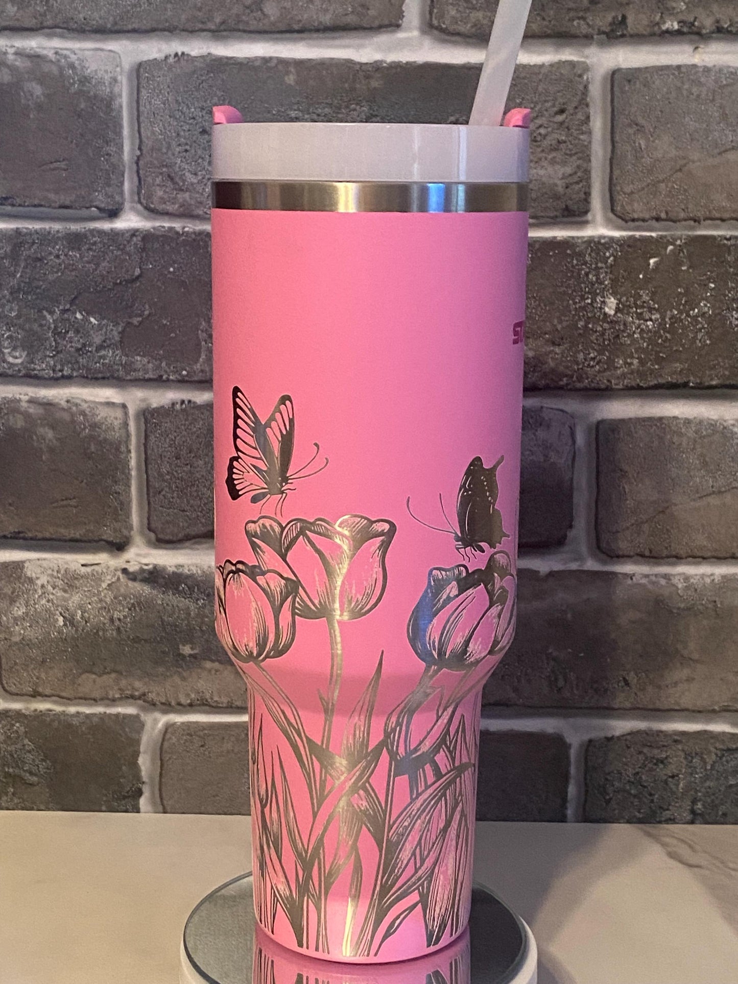 Tulip Laser Engraved Tumbler - Custom Floral Drinkware - Perfect Gift for Garden Lovers, Birthdays, and Special Occasions