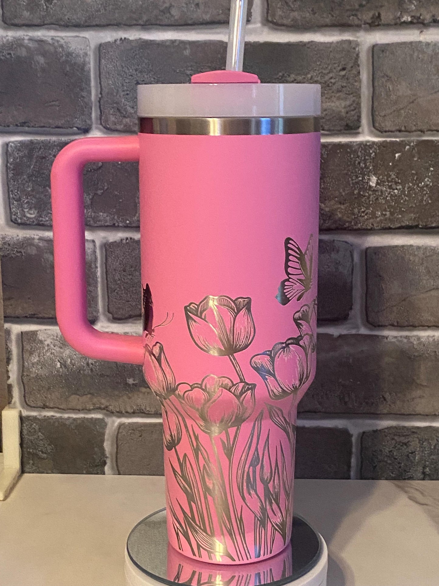 Tulip Laser Engraved Tumbler - Custom Floral Drinkware - Perfect Gift for Garden Lovers, Birthdays, and Special Occasions