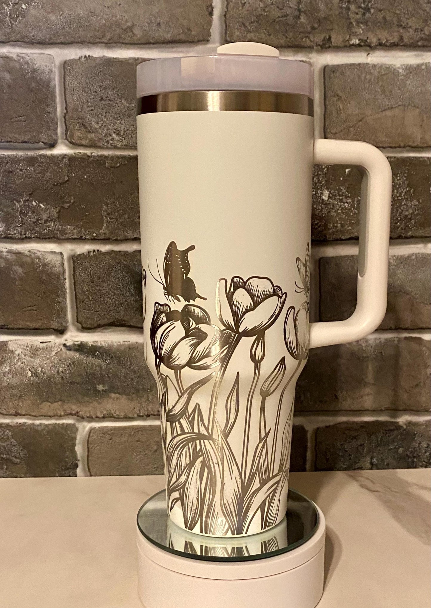 Tulip Laser Engraved Tumbler - Custom Floral Drinkware - Perfect Gift for Garden Lovers, Birthdays, and Special Occasions